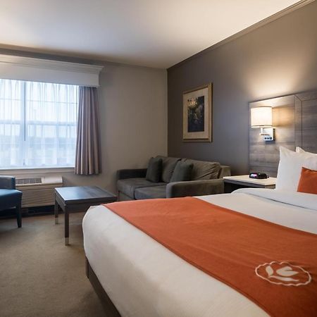 Amsterdam Inn & Suites Монктън Екстериор снимка